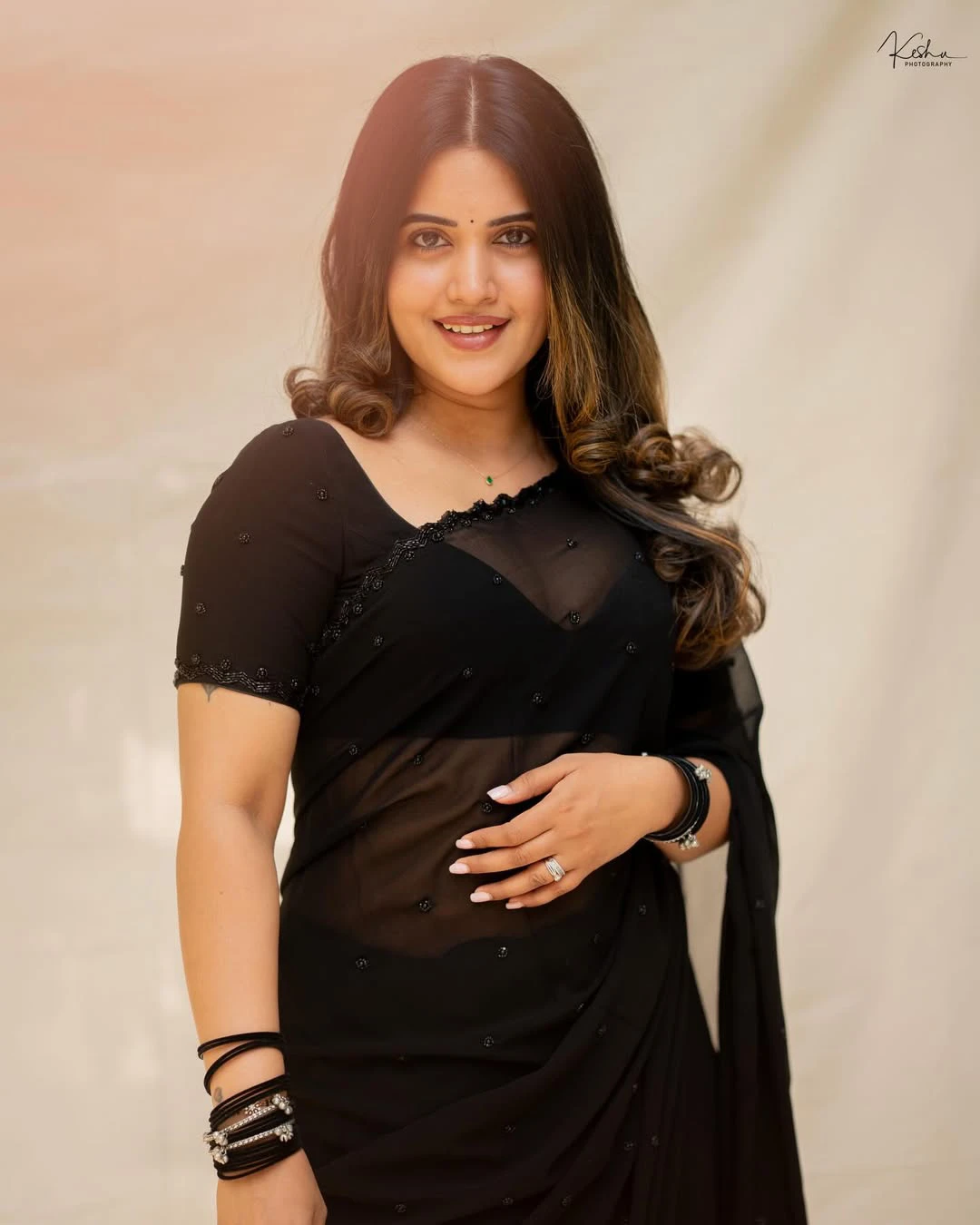 Sravanthi Chokarapu Stunning Looks in Black Saree