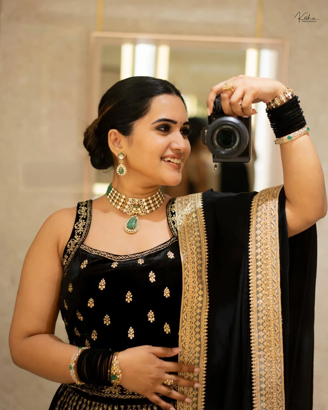 Anchor Sravanthi Chokarapu Stunning Looks in Black Dress