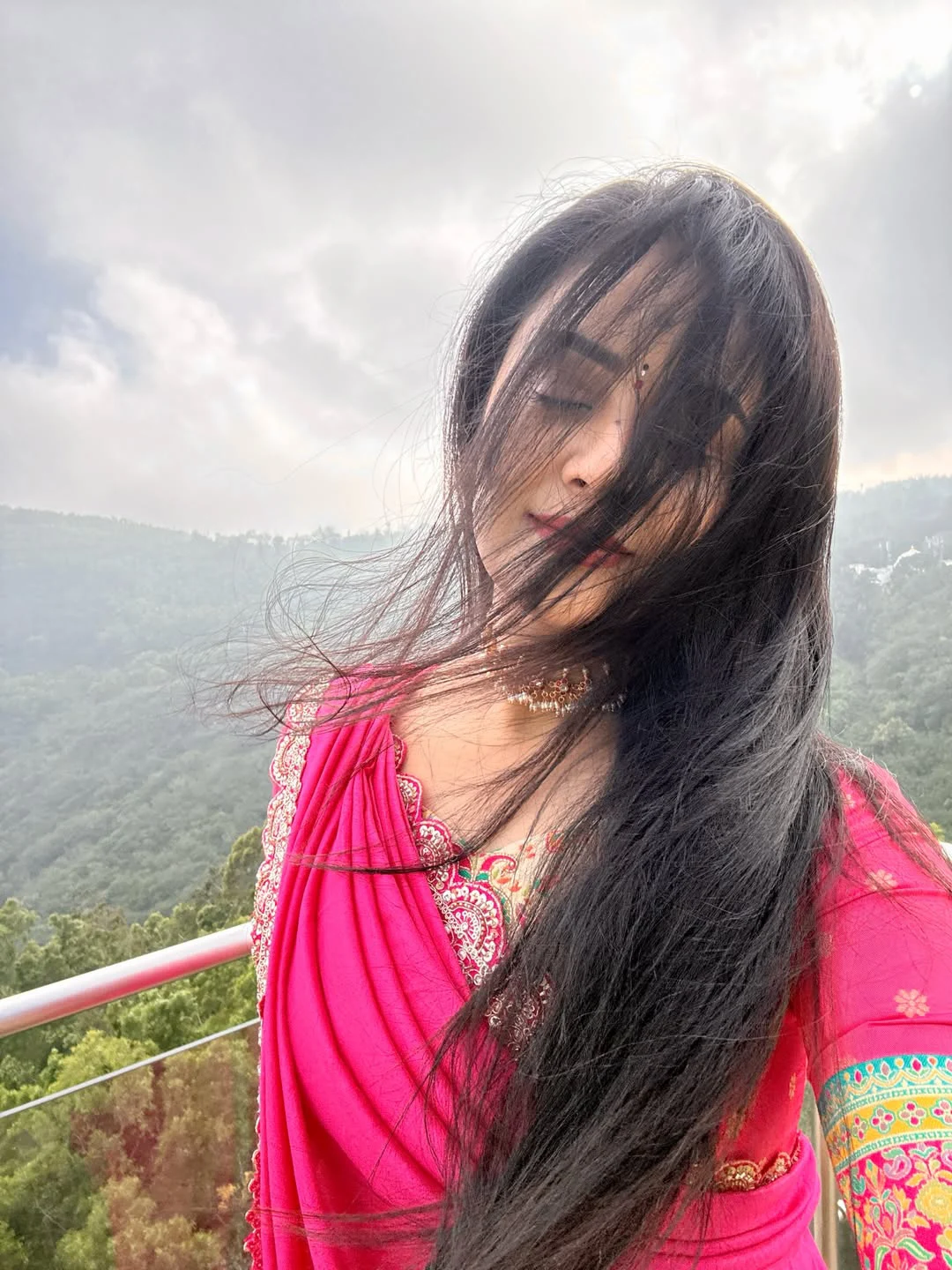 Anchor Sreemukhi Visits Tirumala Temple with Family