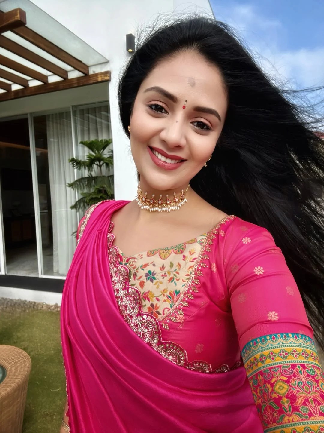 Anchor Sreemukhi Visits Tirumala Temple with Family