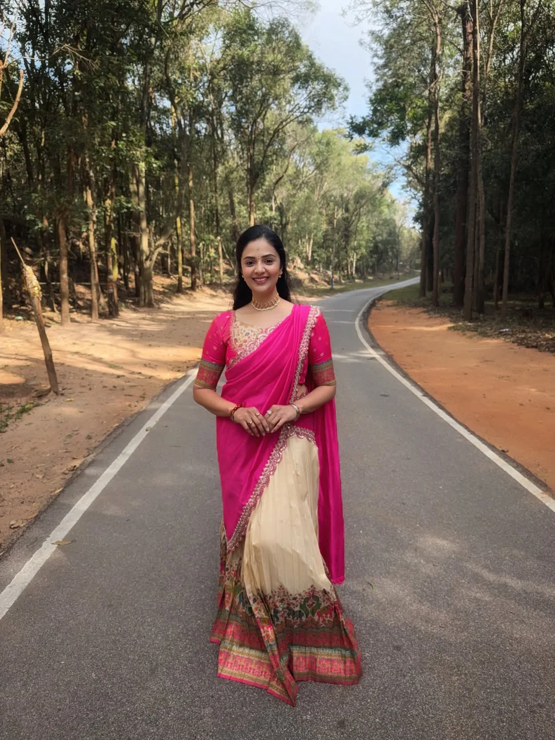 Anchor Sreemukhi Visits Tirumala Temple with Family