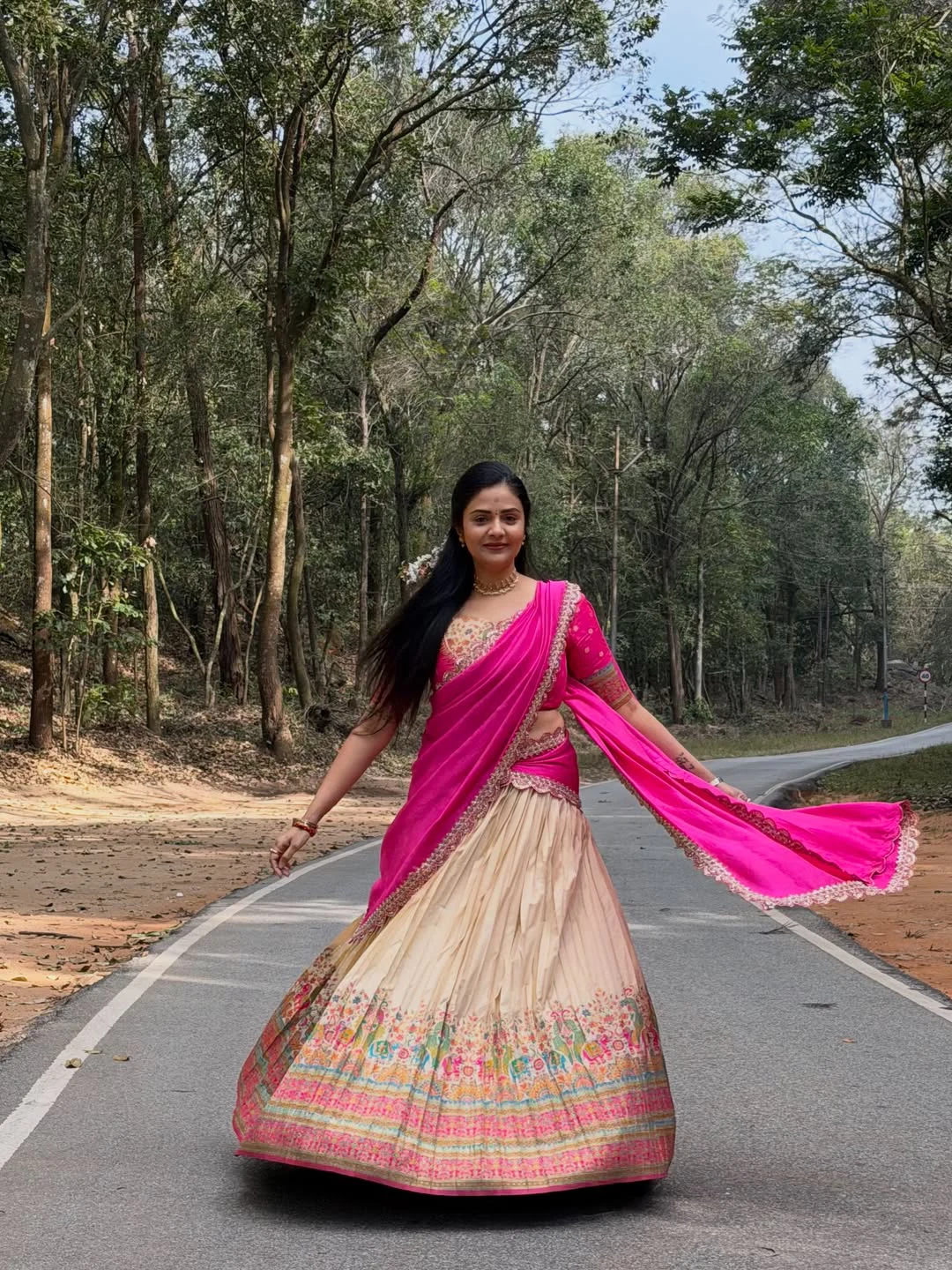 Anchor Sreemukhi Visits Tirumala Temple with Family