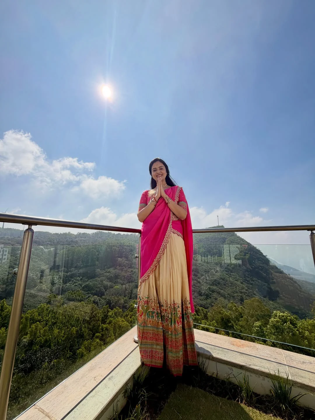 Anchor Sreemukhi Visits Tirumala Temple with Family