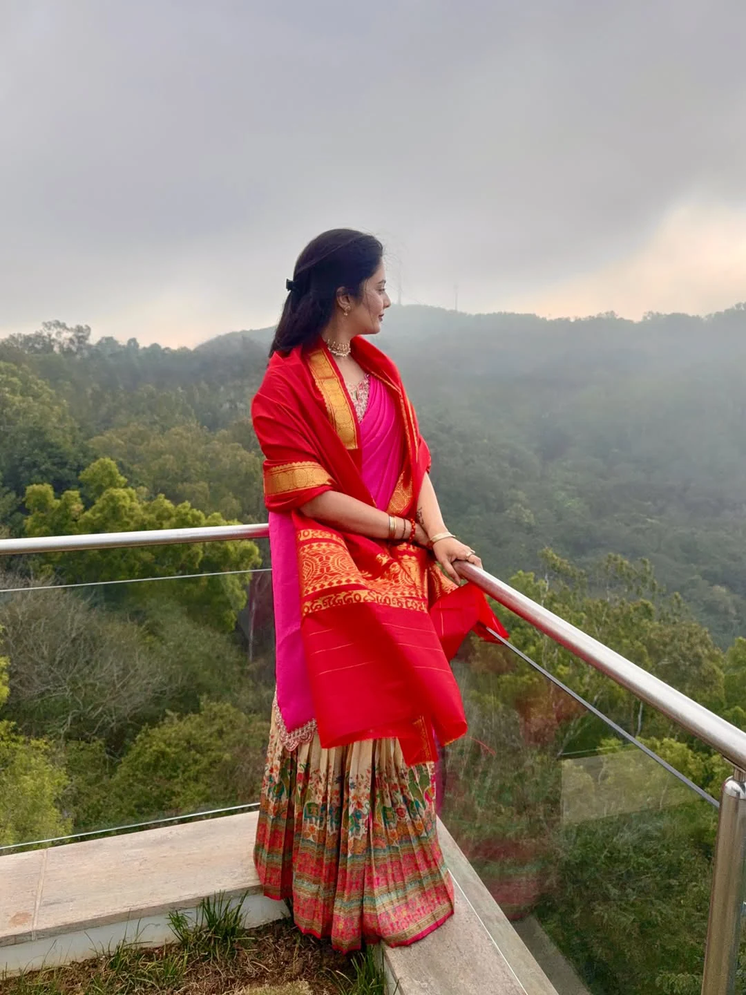 Anchor Sreemukhi Visits Tirumala Temple with Family