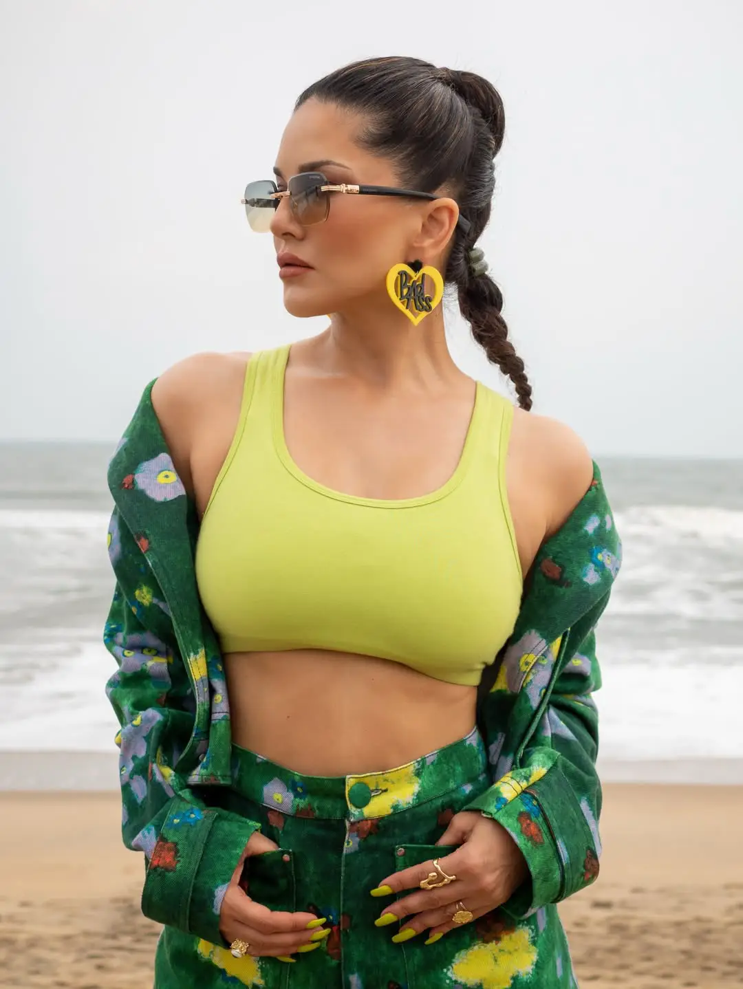 Sunny Leone latest hot photo gallery