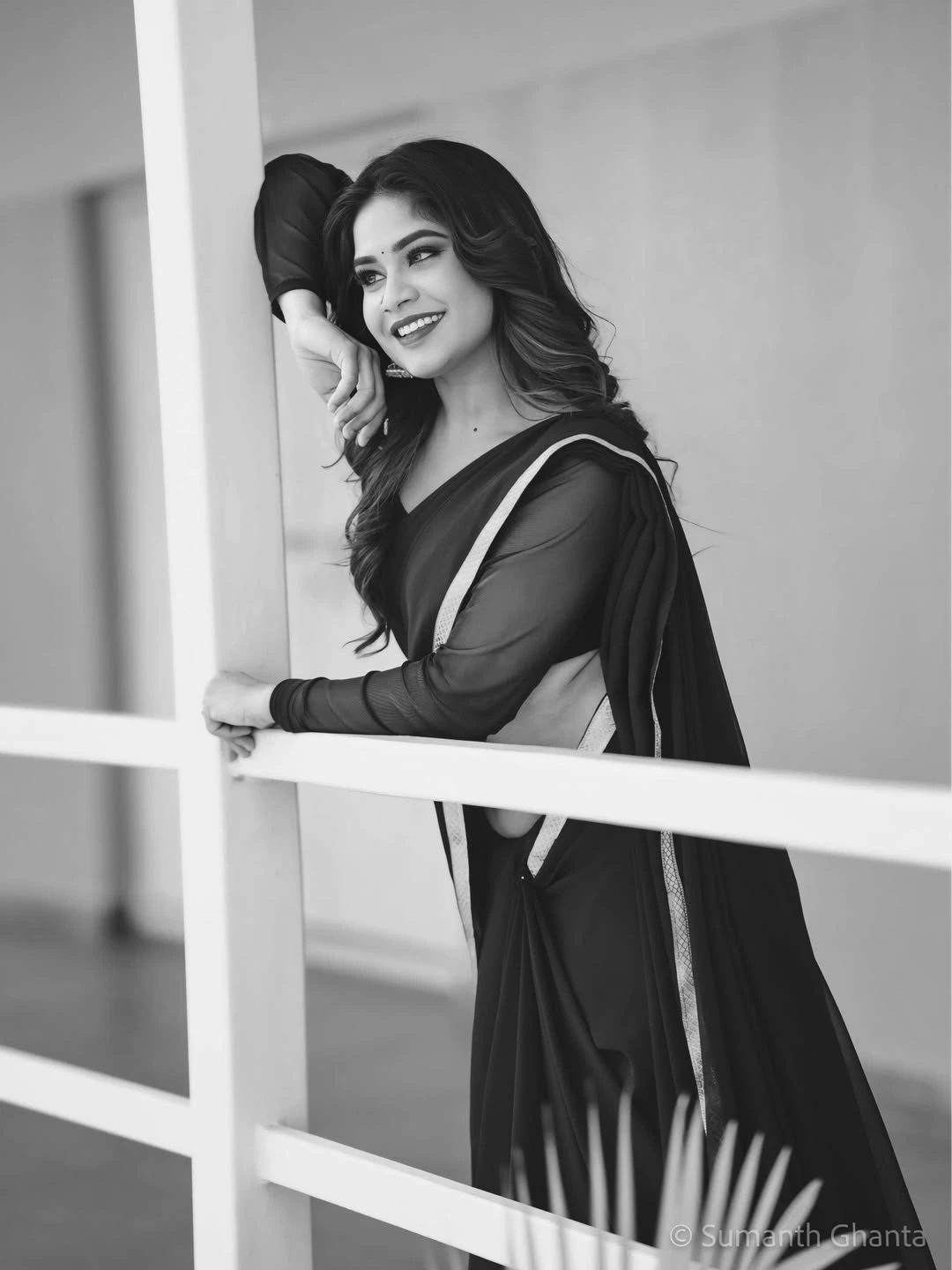 Swetha Naidu Stunning Looks in Black Saree
