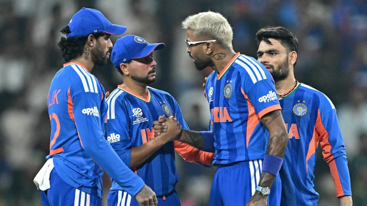 IND vs PAK : పాక్ పై గెలిచిన త‌రువాత.. కుల్దీప్ యాద‌వ్ పై హార్దిక్ పాండ్యా, సూర్య‌కుమార్ యాద‌వ్ గ‌రం గ‌రం..