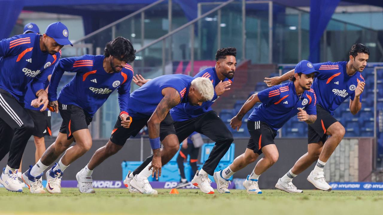 TeamIndia : టీమిండియా ప్లేయర్స్ ప్రాక్టీస్.. యువ ప్లేయర్ల విన్యాసాలు.. గంభీర్ నవ్వులేనవ్వులు.. ఫొటోలు వైరల్