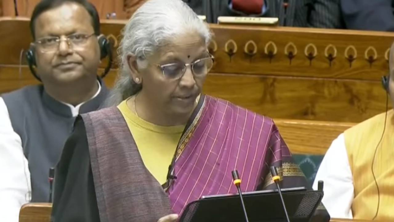 Union Budget 2026 : పార్లమెంట్‌లో కేంద్ర బడ్జెట్‌-2026ను ప్రవేశపెట్టిన నిర్మలమ్మ.. ప్రత్యక్షప్రసారం