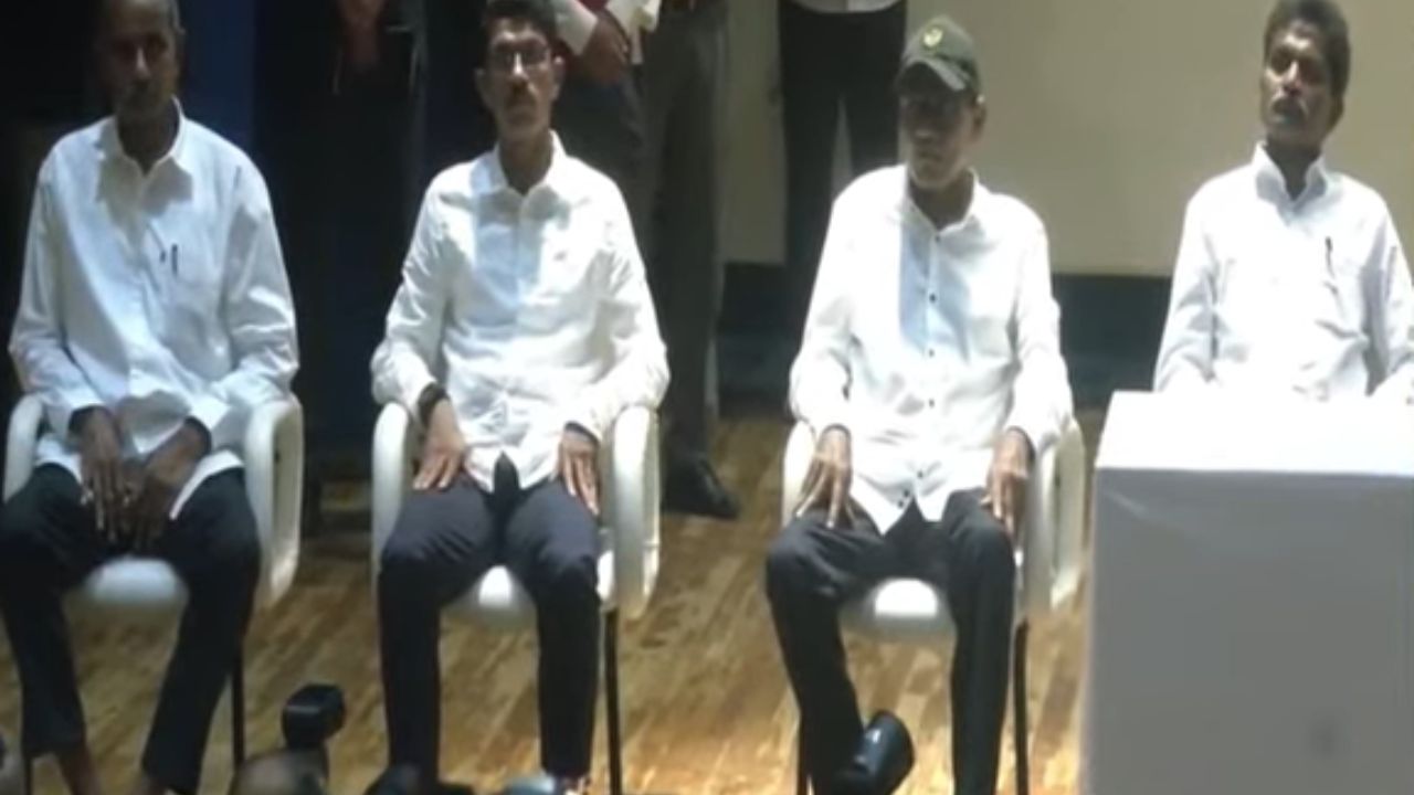 దేవ్‌జీ సహా లొంగిపోయిన మావోయిస్టు అగ్రనేతలు.. వివరాలు తెలిపిన డీజీపీ