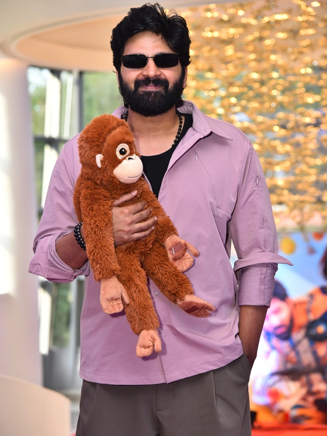 Sree Vishnu Nayan Sarika Vishnu Vinyasam Pre Release Event