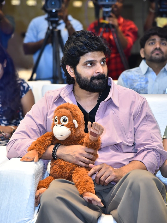 Sree Vishnu Nayan Sarika Vishnu Vinyasam Pre Release Event