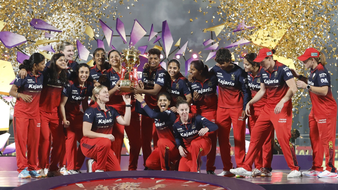 WPL 2026 Prize Money : ఆర్‌సీబీపై కోట్ల‌ వ‌ర్షం.. విన్నింగ్‌ ప్రైజ్‌మ‌నీ ఎంతో తెలుసా.. ఏ అవార్డు ఎవ‌రు అందుకున్నారంటే?