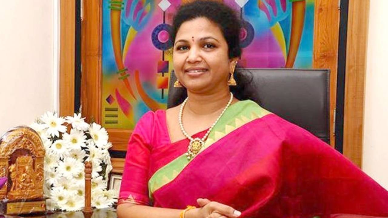 Butta Renuka : వైసీపీ మాజీ ఎంపీ బుట్టా రేణుకకు బిగ్‌షాక్.. ఆస్తుల వేలానికి సిద్ధమైన ఎల్ఐసీ