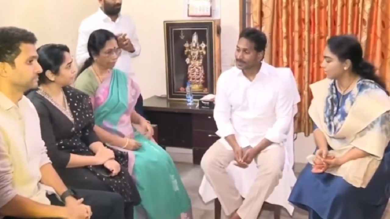 Ys Jagan: అంబటి రాంబాబు నివాసానికి జగన్.. కుటుంబసభ్యులకు పరామర్శ