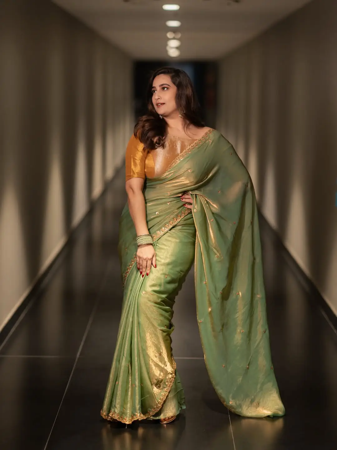 anchor manjusha latest photos in green saree