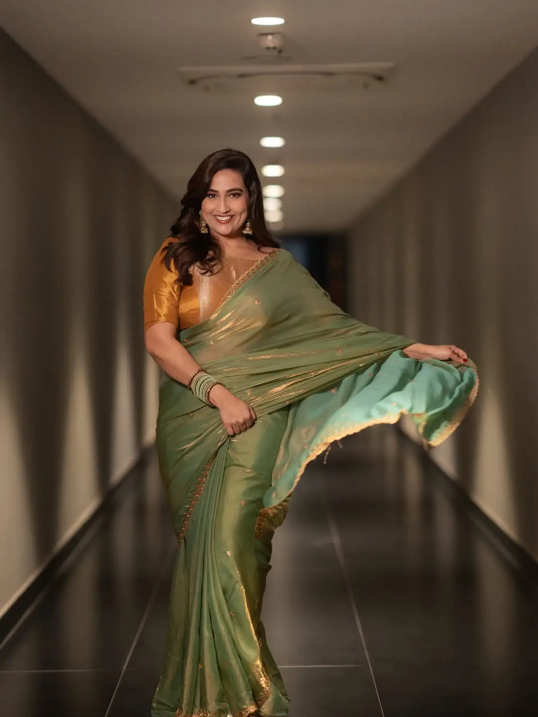 anchor manjusha latest photos in green saree