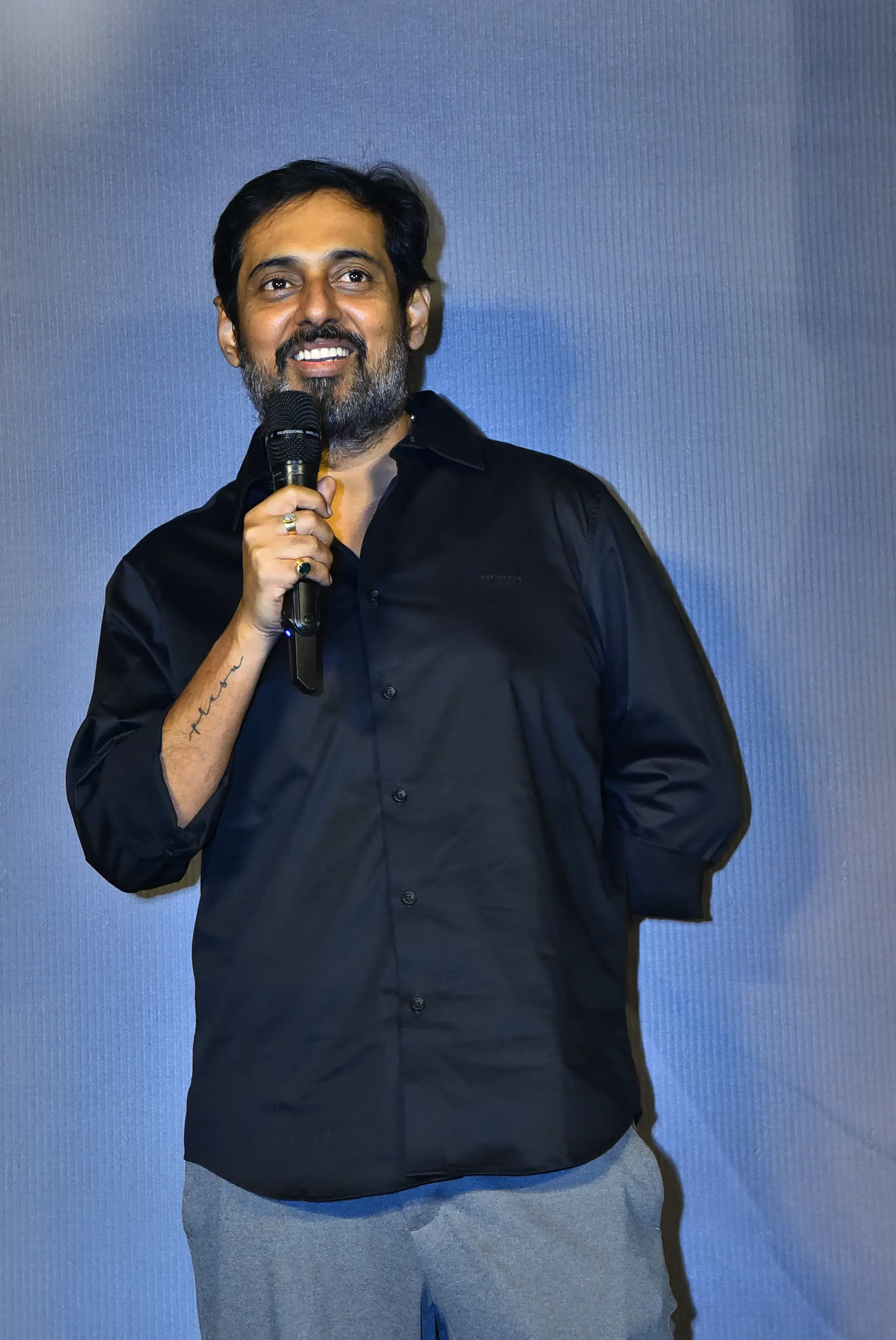 couple friendly movie trailer release event photos (1)