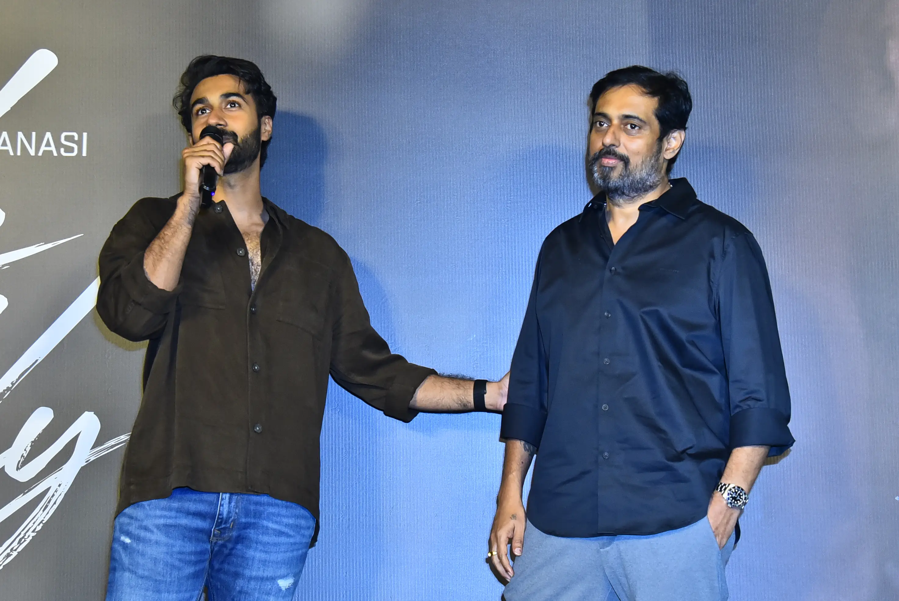 couple friendly movie trailer release event photos (1)