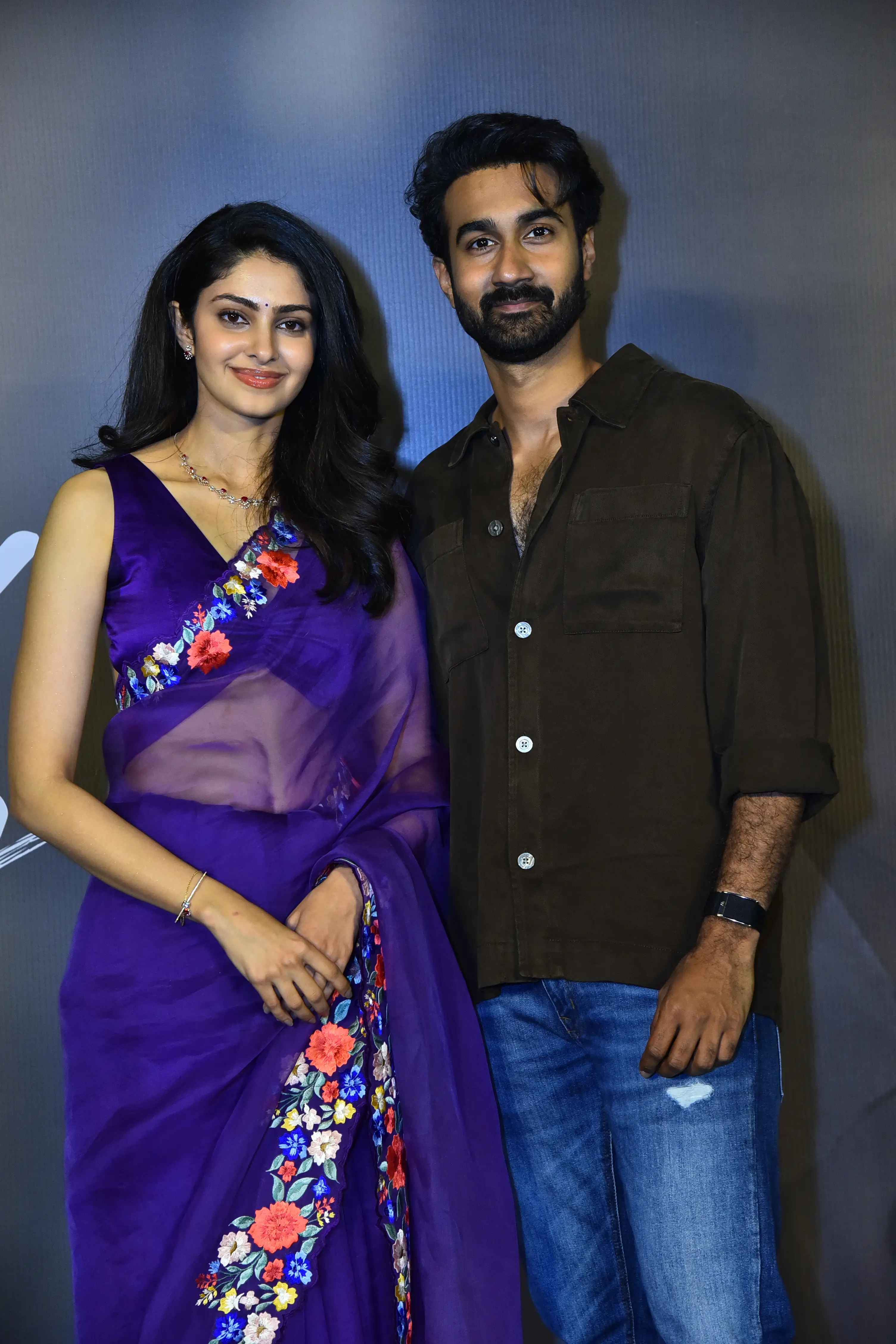 couple friendly movie trailer release event photos (1)