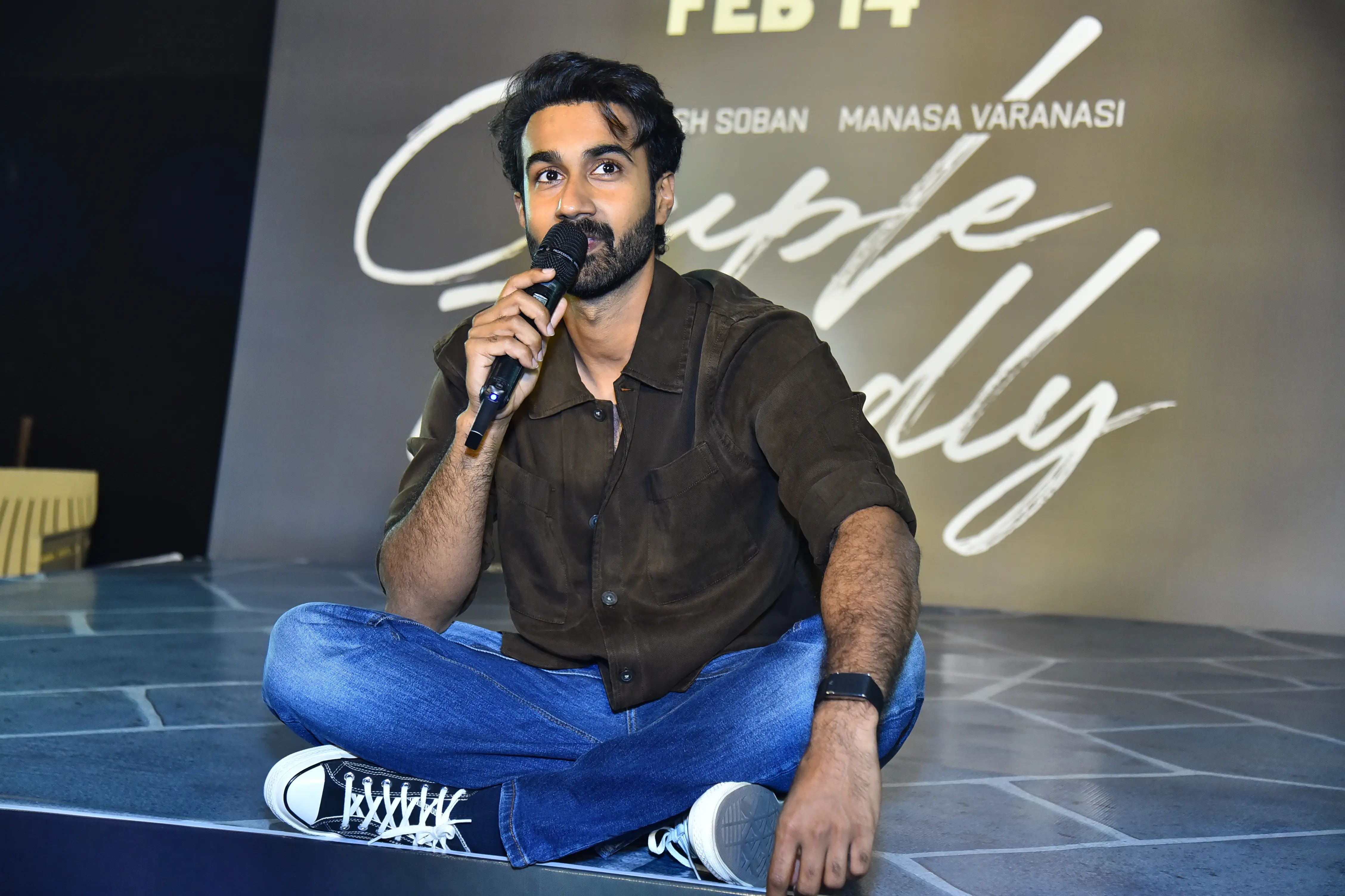 couple friendly movie trailer release event photos (1)