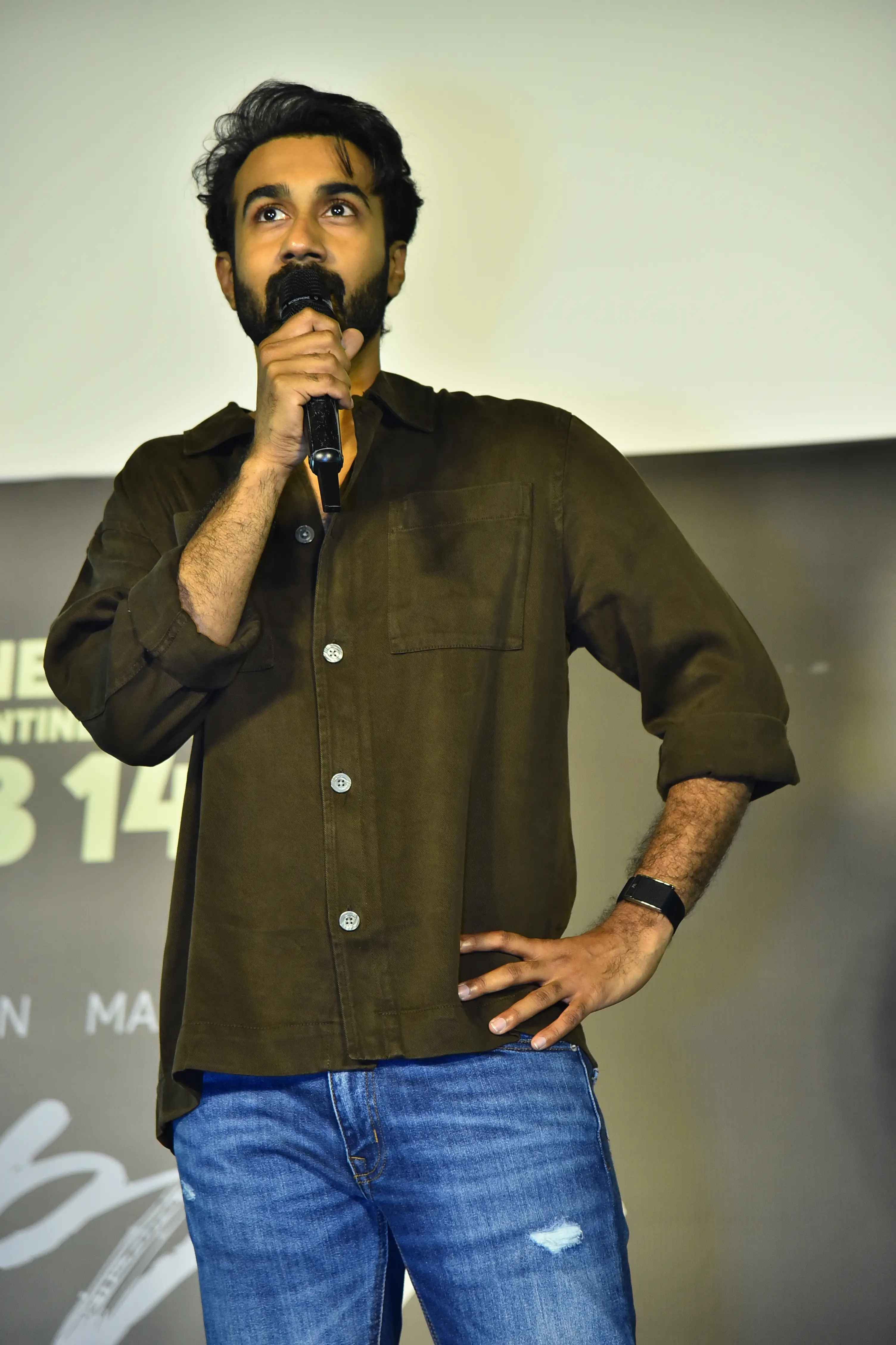 couple friendly movie trailer release event photos (1)