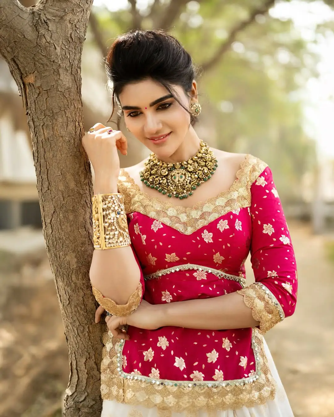 jabardasth varsha latest traditional photos