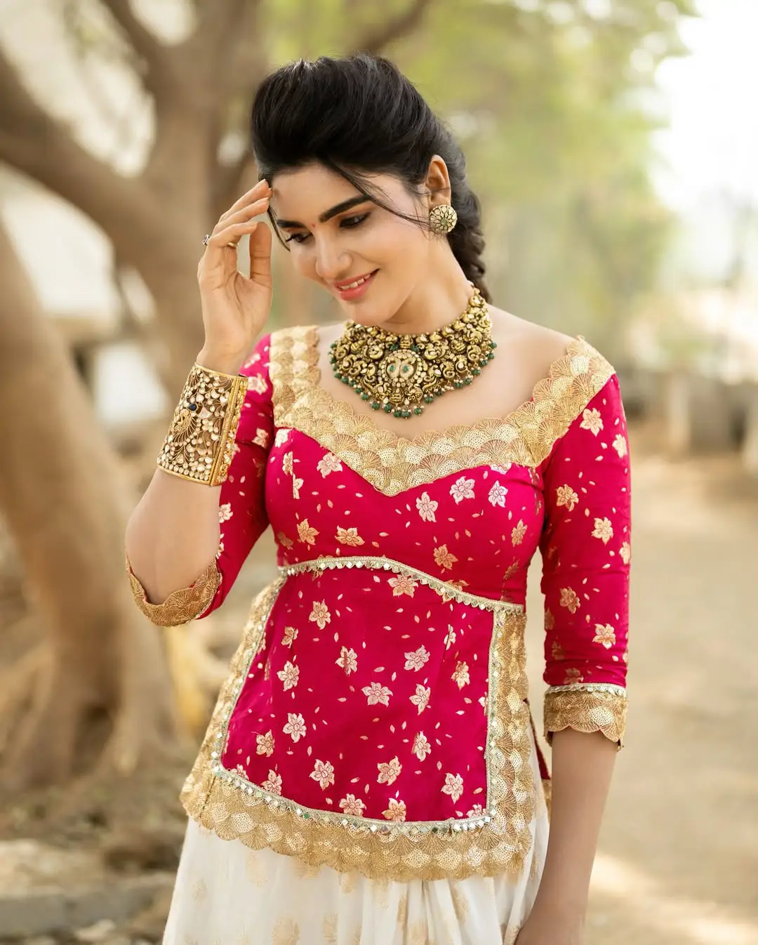 jabardasth varsha latest traditional photos