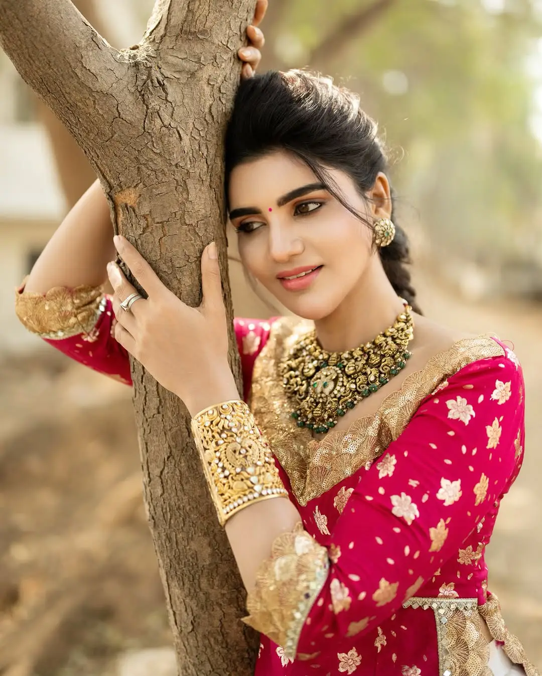 jabardasth varsha latest traditional photos