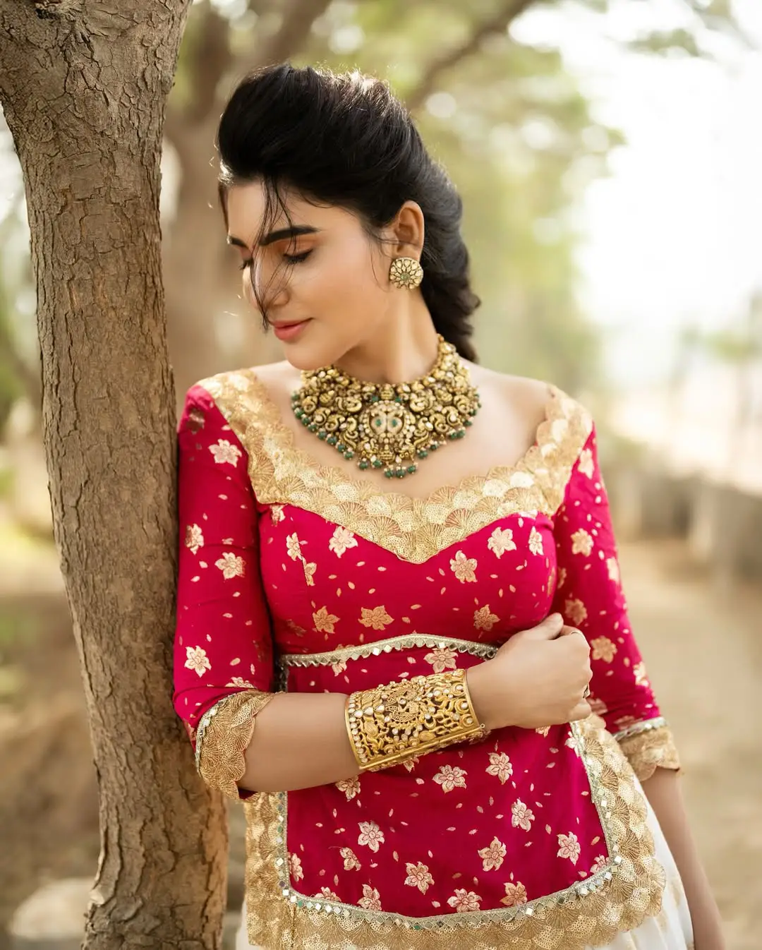 jabardasth varsha latest traditional photos