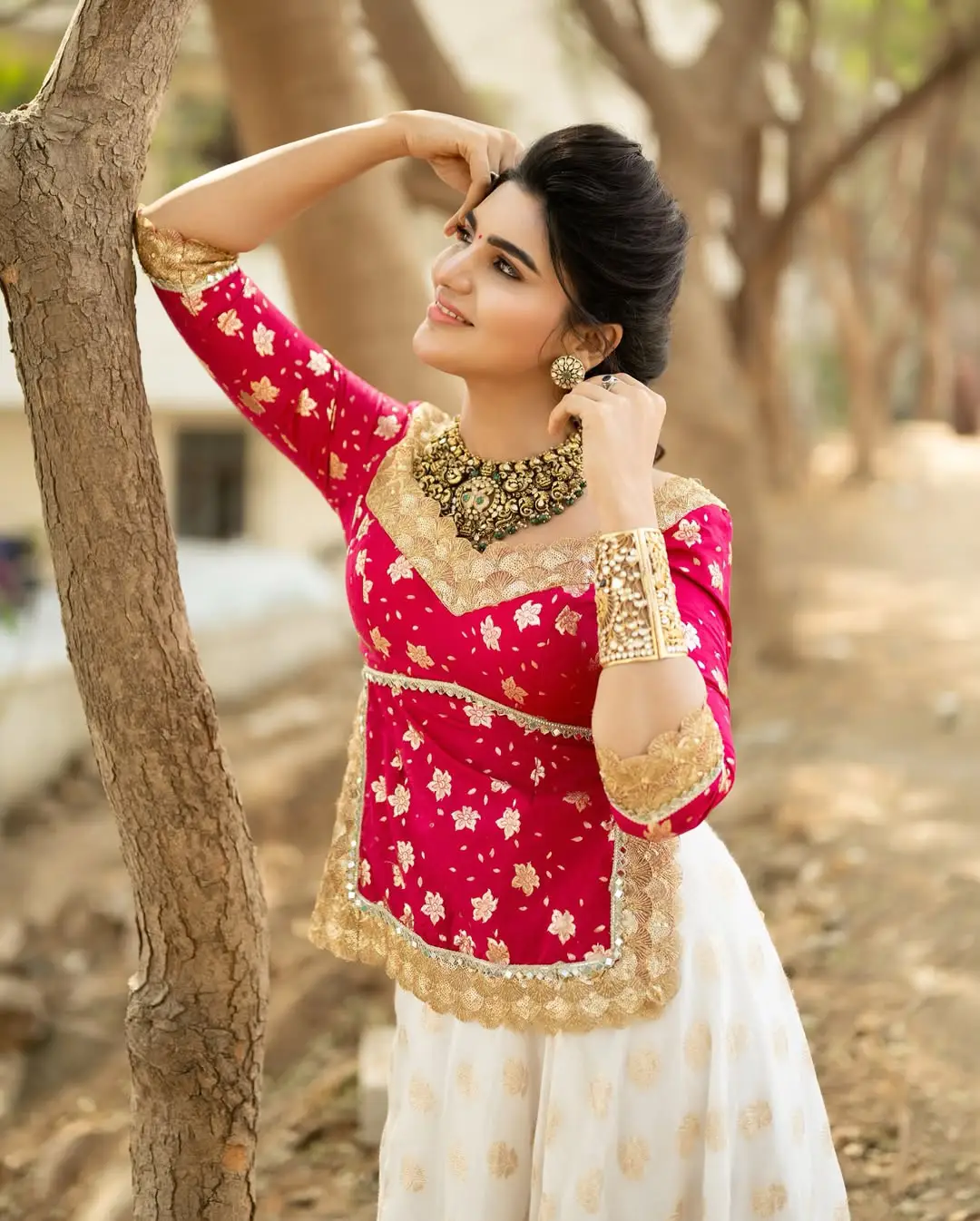 jabardasth varsha latest traditional photos