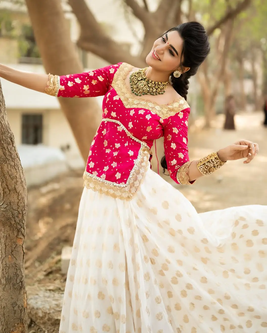 jabardasth varsha latest traditional photos