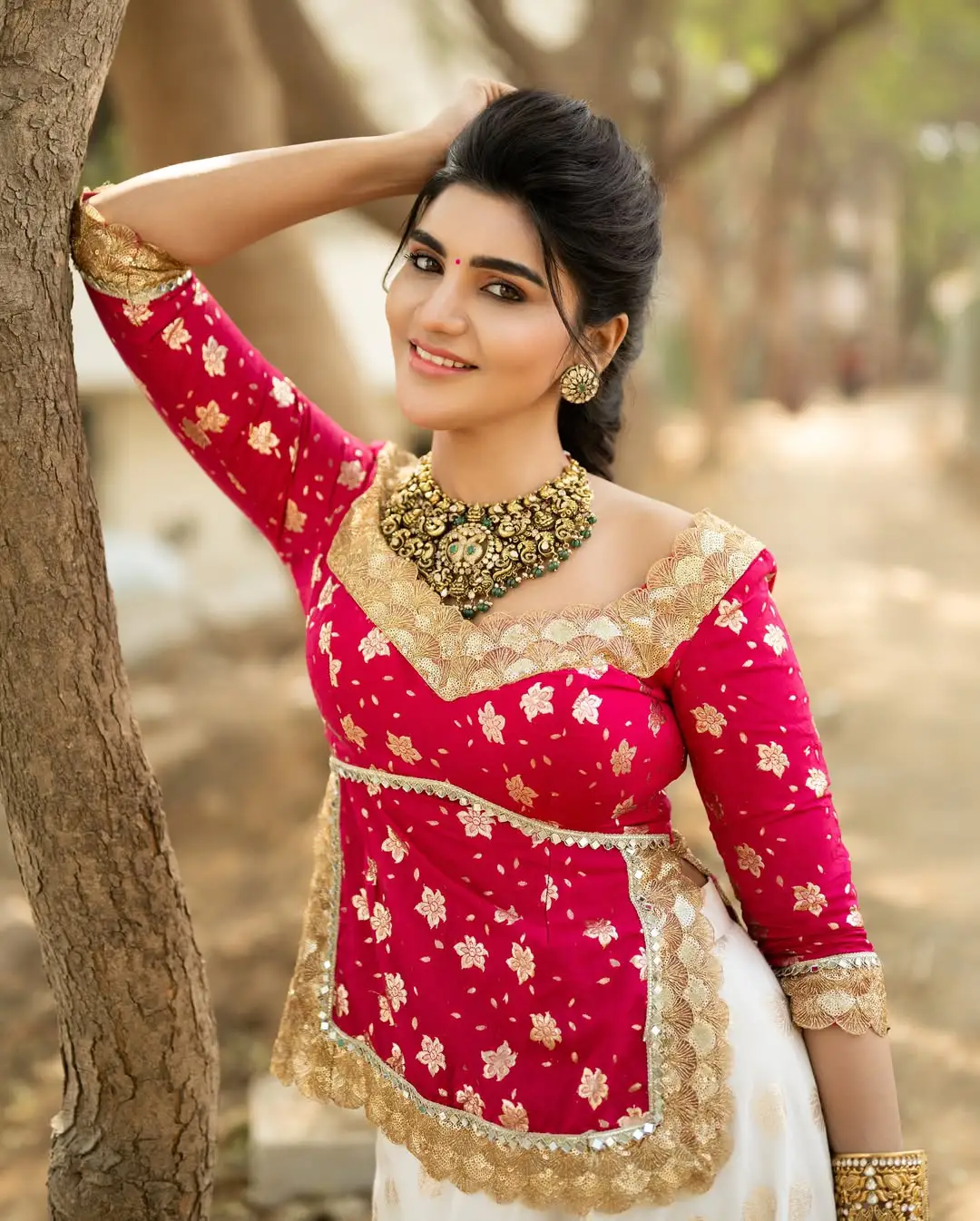 jabardasth varsha latest traditional photos