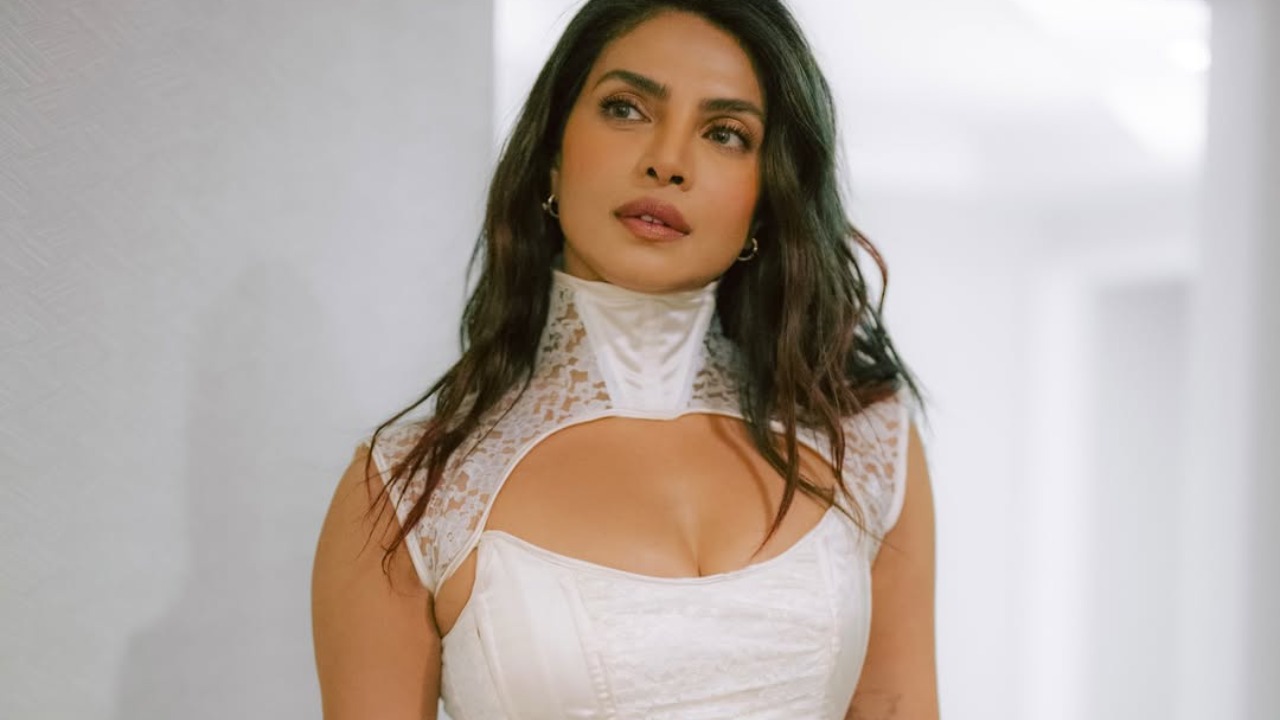 Priyanka Chopra : వారణాసి హీరోయిన్ పై రాజకీయాలు.. స్టార్ హీరోయిన్ అయినా సరే.. పాపం..