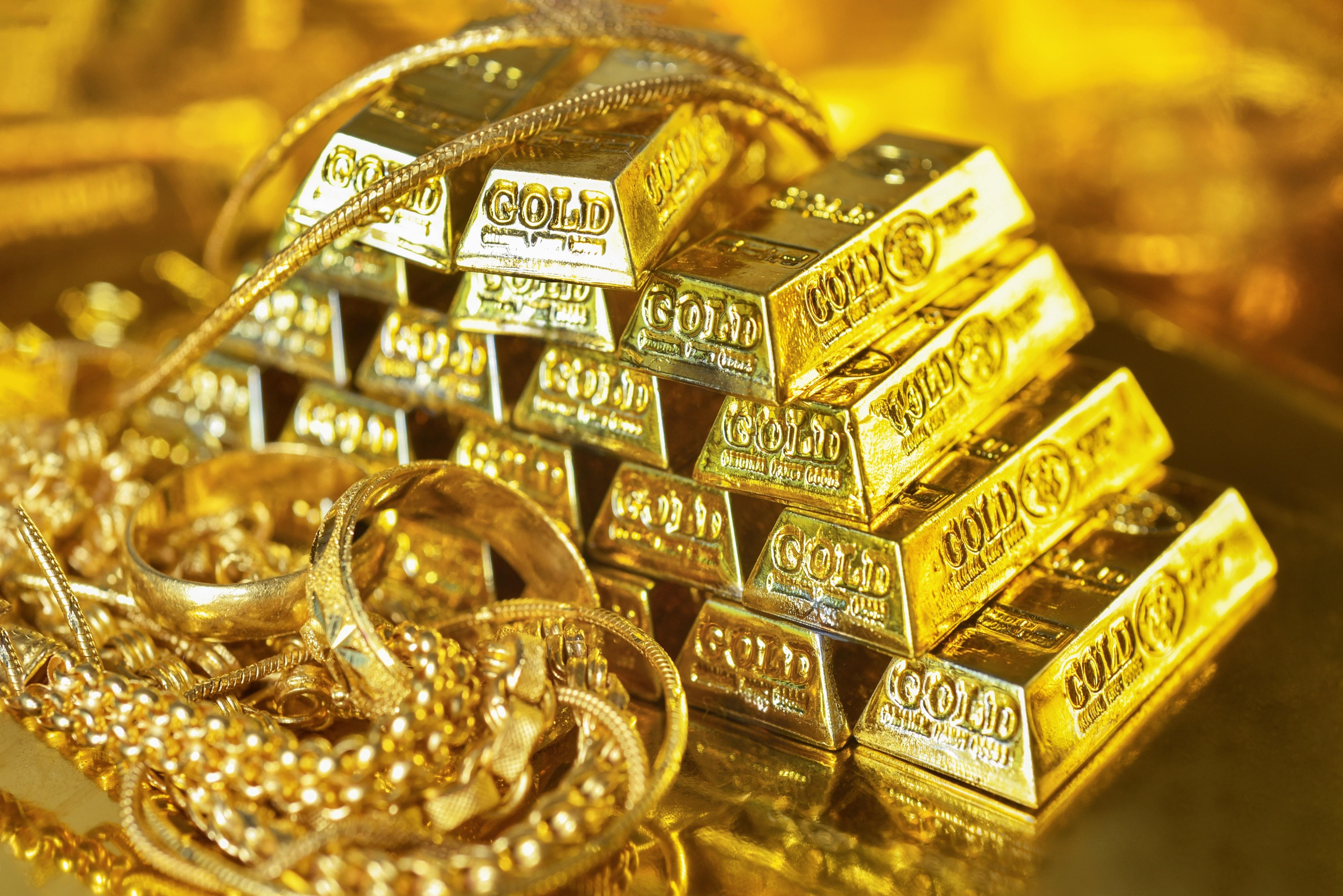 Gold Price Today  : యుద్ధం వేళ భారీగా తగ్గిన బంగారం, వెండి ధరలు.. ఎంత తగ్గాయో తెలిస్తే ఎగిరి గెంతేస్తారు.. హైదరాబాద్‌లో తులం గోల్డ్ రేటు ఎంతంటే?