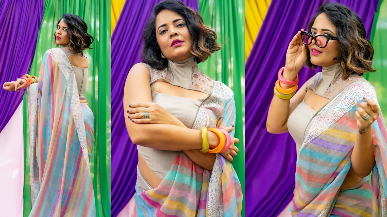 Anasuya Bharadwaj : చీరకట్టులో స్టైలిష్ గా.. అనసూయ హోలీ స్పెషల్ ఫొటోలు..