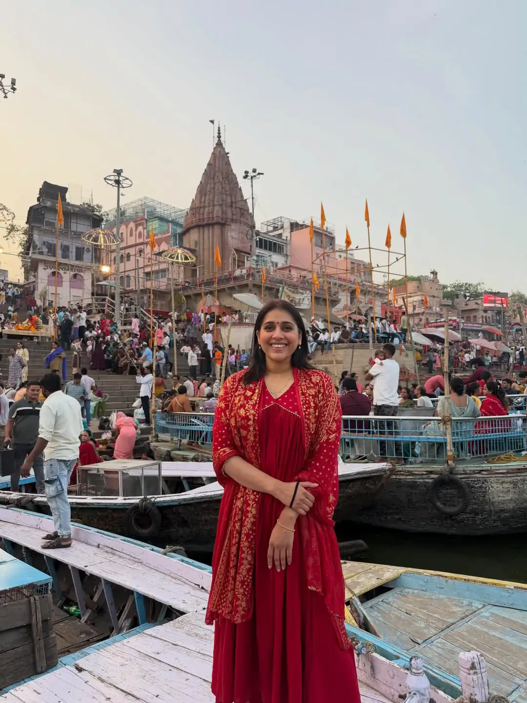 Anchor Rashmi visits the Kashi Vishwanath Temple
