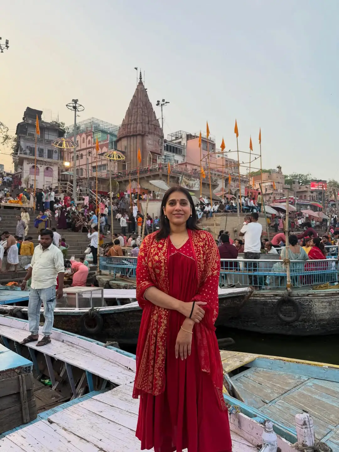 Anchor Rashmi visits the Kashi Vishwanath Temple