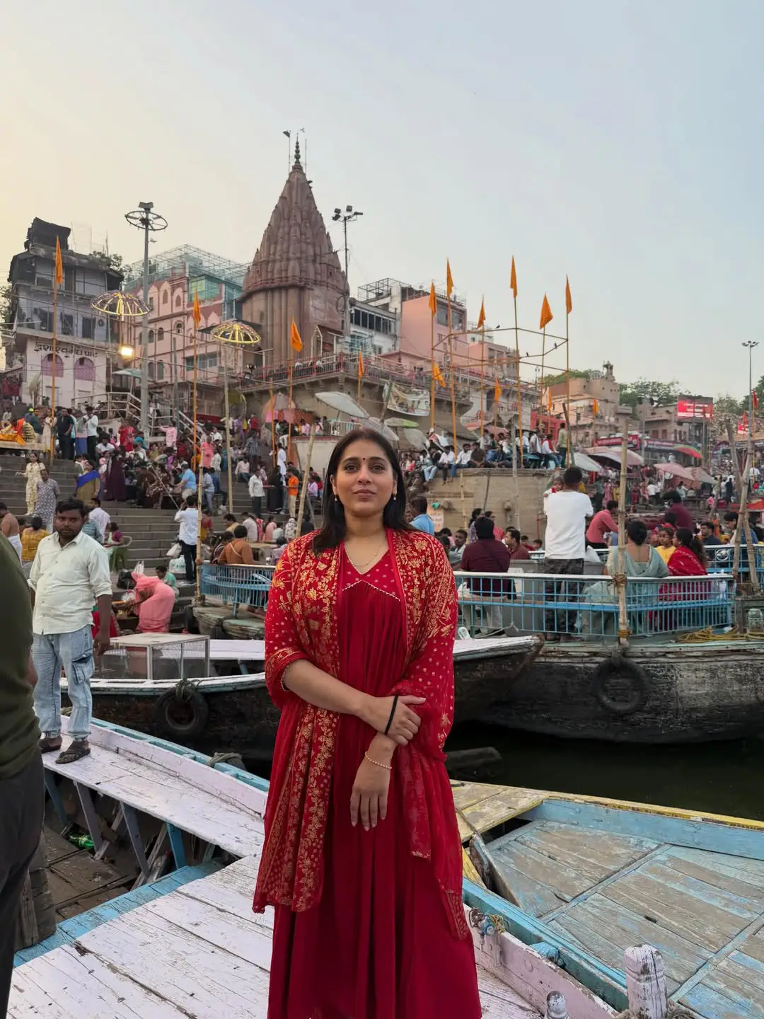 Anchor Rashmi visits the Kashi Vishwanath Temple