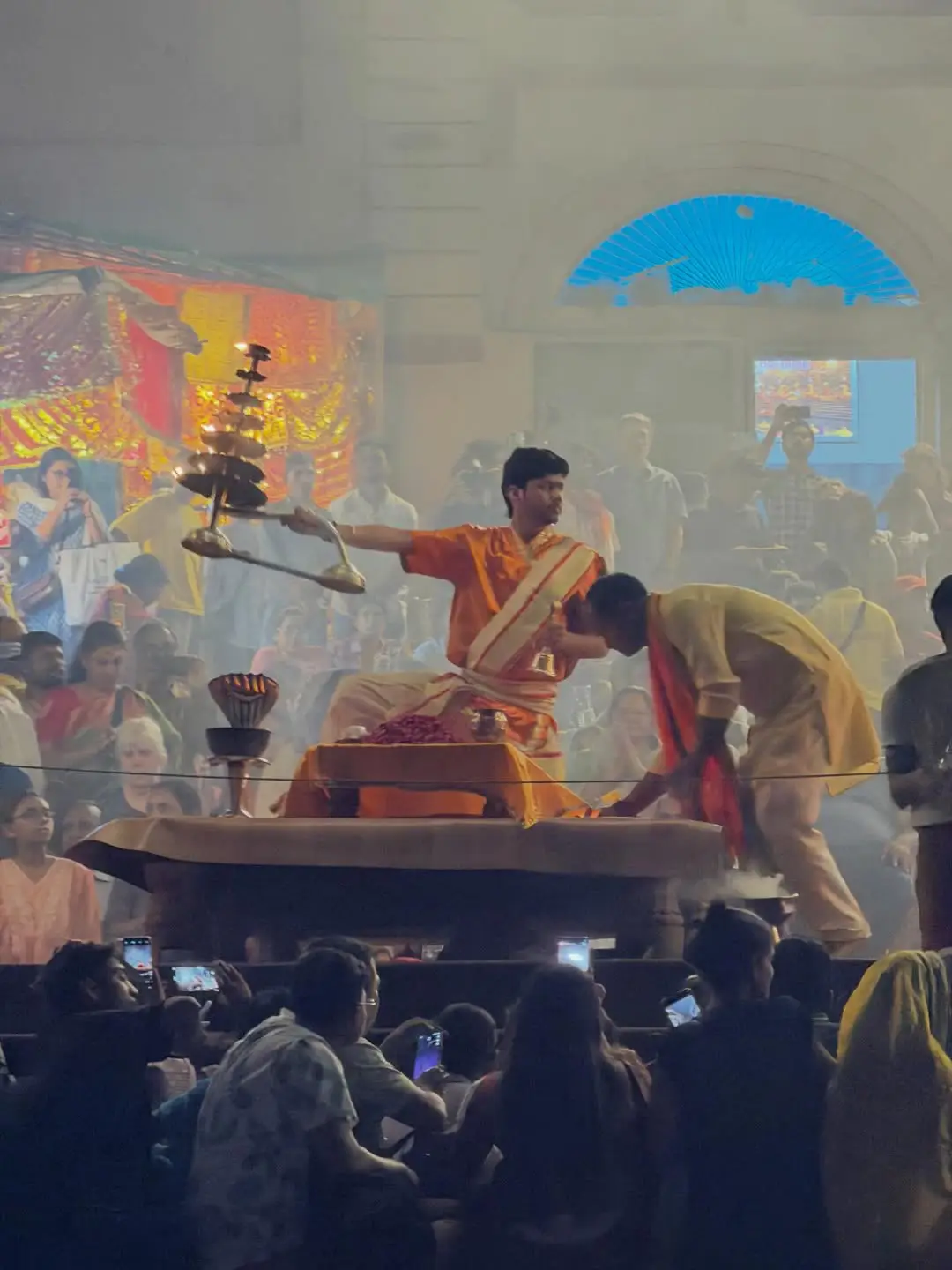 Anchor Rashmi visits the Kashi Vishwanath Temple