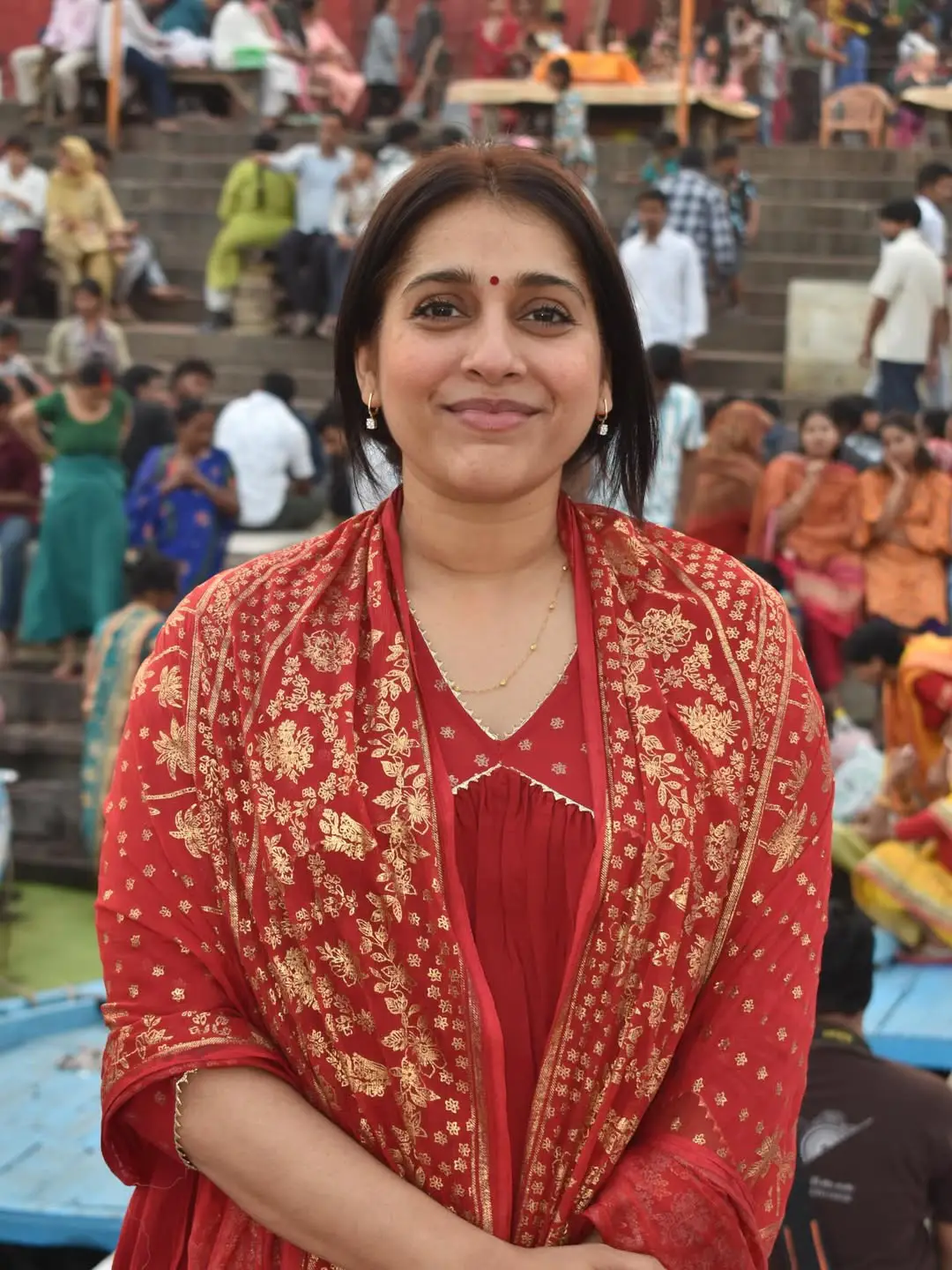 Anchor Rashmi visits the Kashi Vishwanath Temple