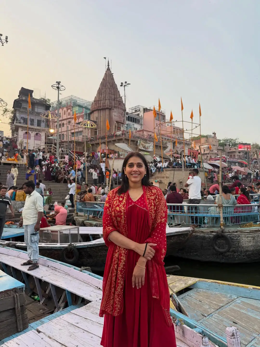 Anchor Rashmi visits the Kashi Vishwanath Temple