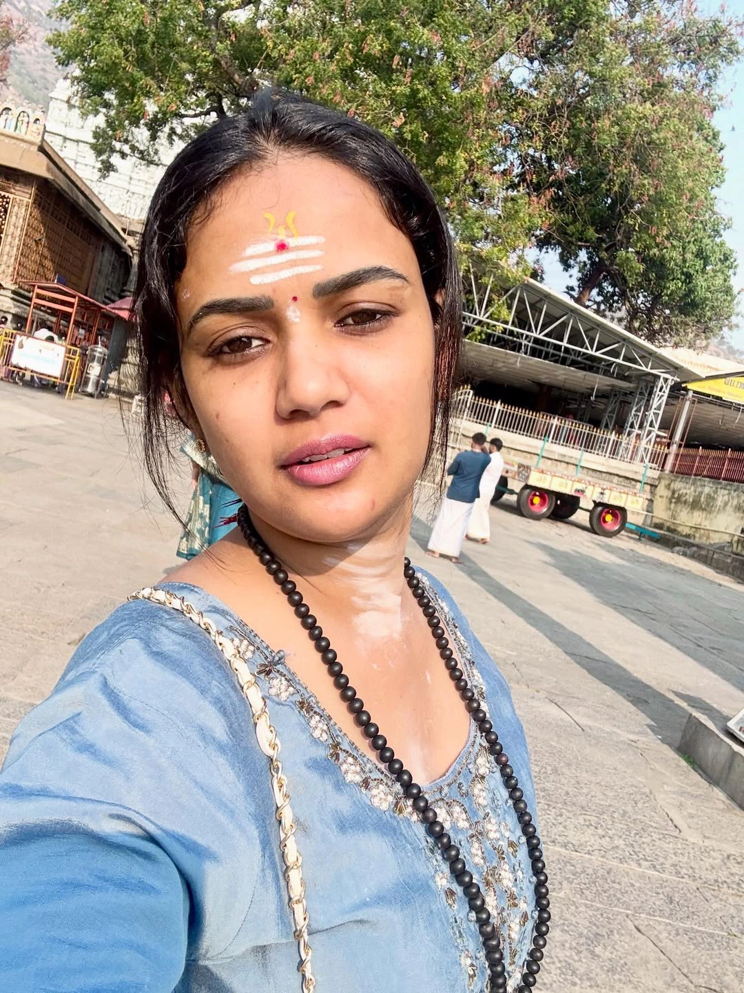 Ariyana Glory Visits Tamilannadu Temples
