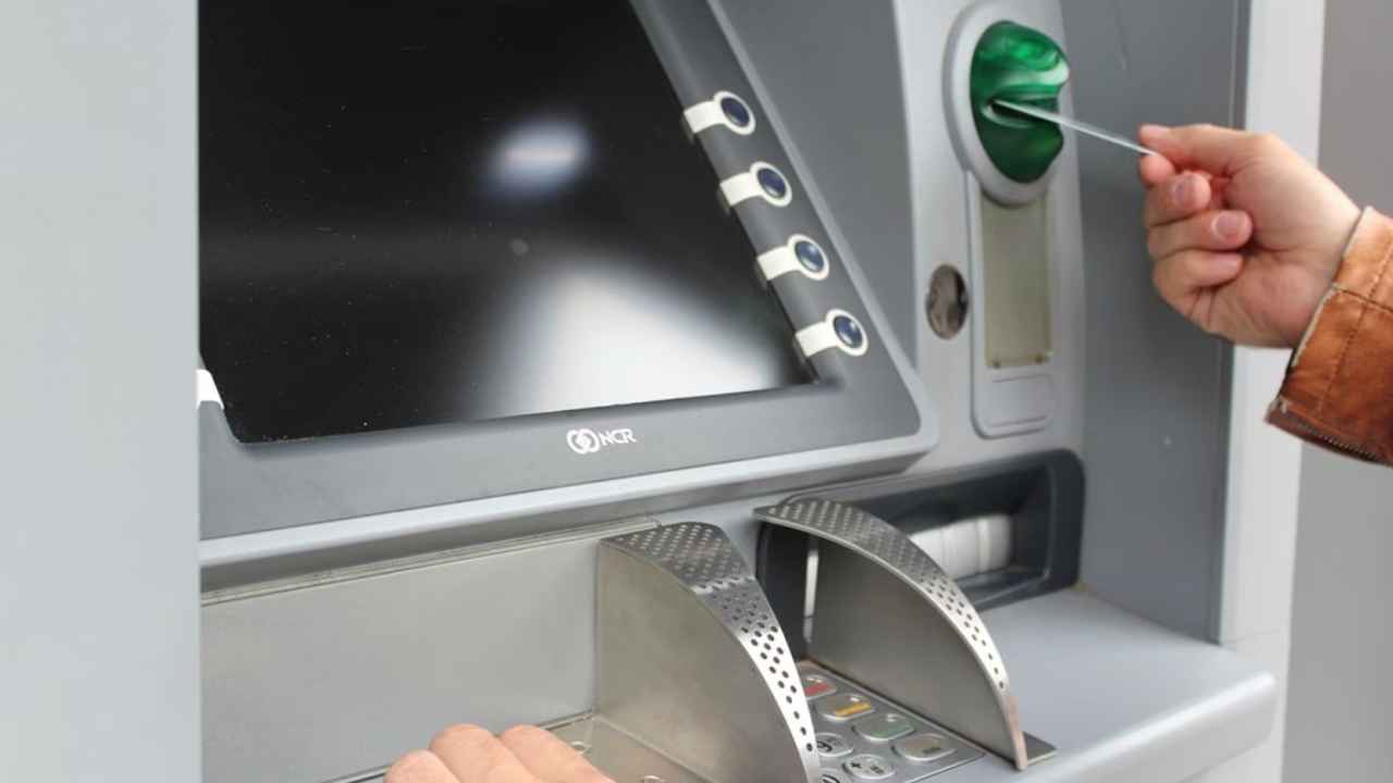 New ATM Rules: బ్యాంకు కస్టమర్లకు బిగ్ అలర్ట్.. ఏప్రిల్ 1 నుంచి కొత్త ఏటీఎం రూల్స్