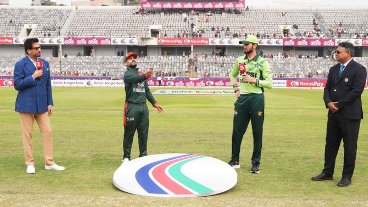 BAN vs PAK : కీల‌క మ్యాచ్‌లో టాస్ ఓడిన పాకిస్థాన్.. తుది జ‌ట్టులో భారీ మార్పు..