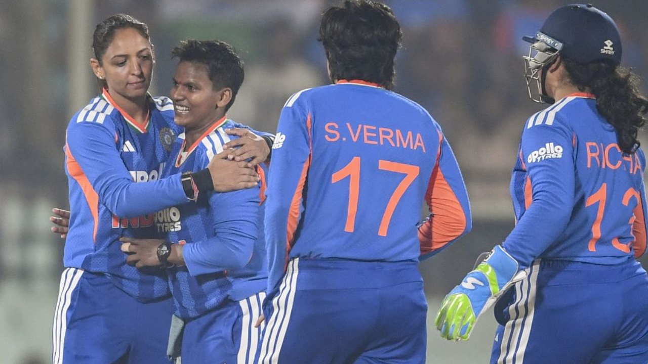 SA-w vs IND-w : ద‌క్షిణాఫ్రికా ప‌ర్య‌ట‌న‌కు భార‌త మ‌హిళా జ‌ట్టు ఇదే..