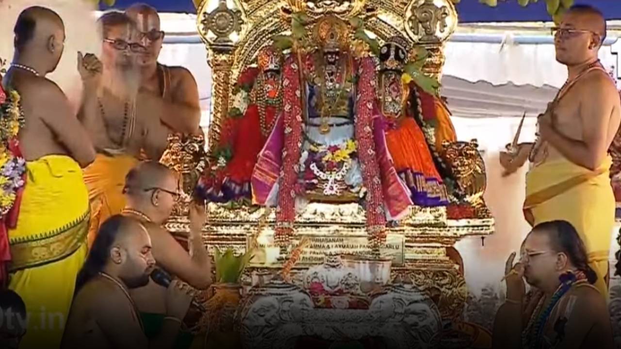 Bhadrachalam : భద్రాచలంలో శ్రీ సీతారాముల వారి కల్యాణ మహోత్సవం.. ప్రత్యక్ష ప్రసారం.. రాములోరికి పట్టు వస్త్రాలను సమర్పించిన సీఎం రేవంత్ రెడ్డి