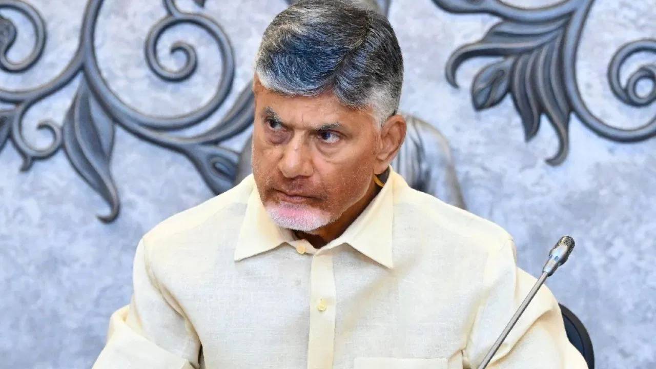 CM Chandrababu Naidu : అడ్డంకులు సృష్టించడం తగదు.. ఫారెస్ట్ అధికారులపై సీఎం చంద్రబాబు సీరియస్