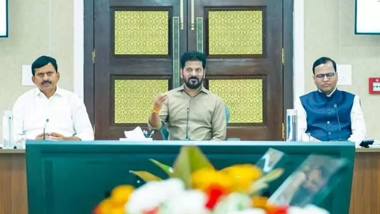 CM Revanth: కలెక్టర్లతో సీఎం రేవంత్ సమావేశం.. సంక్షేమ పథకాలపై కీలక ఆదేశాలు