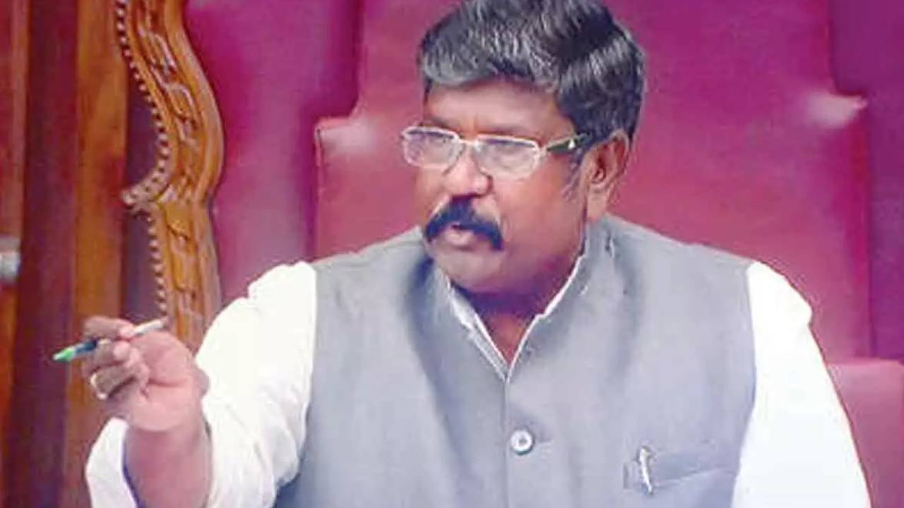 AP Legislative Council : ఏపీలో కీలక పరిణామం.. మండలి ఛైర్మన్‌పై అవిశ్వాసం పెట్టే యోచనలో ఆ వైసీపీ ఎమ్మెల్సీలు